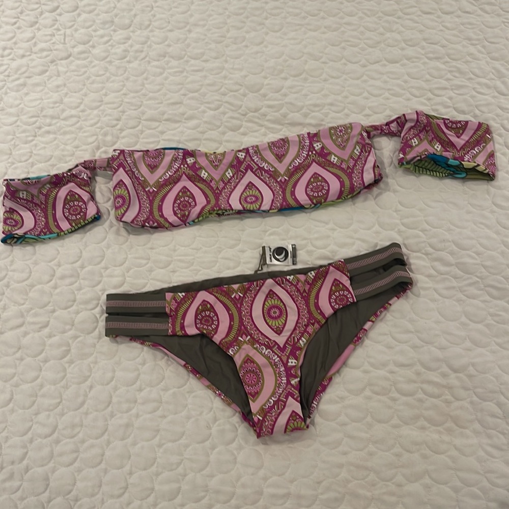 WAVE LIFE NWT women small reversible bikini strapless sleeves top and bottom set